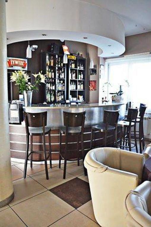 Restauracja Lafayette Pokoje Goscinne Zelów Dış mekan fotoğraf